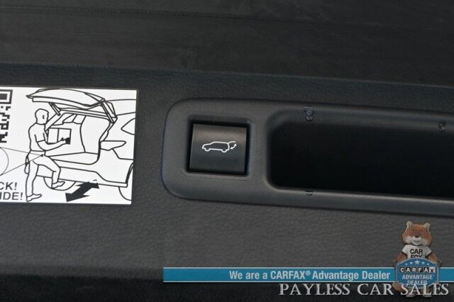2024 Toyota Highlander XLE / AWD / Power & Heated Leather Seats / Sunroof / Adaptive Cruise / Lane Departure & Blind Spot / Rear Captain Chairs / 3rd Row / Apple CarPlay & Android Auto / Back Up Camera / Keyless Entry & Start / 1-Owner Anchorage AK