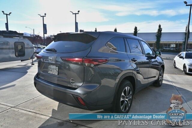 2024 Toyota Highlander XLE / AWD / Power & Heated Leather Seats / Sunroof / Adaptive Cruise / Lane Departure & Blind Spot / Rear Captain Chairs / 3rd Row / Apple CarPlay & Android Auto / Back Up Camera / Keyless Entry & Start / 1-Owner Anchorage AK