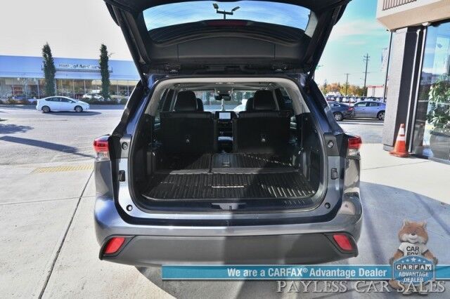 2024 Toyota Highlander XLE / AWD / Power & Heated Leather Seats / Sunroof / Adaptive Cruise / Lane Departure & Blind Spot / Rear Captain Chairs / 3rd Row / Apple CarPlay & Android Auto / Back Up Camera / Keyless Entry & Start / 1-Owner Anchorage AK