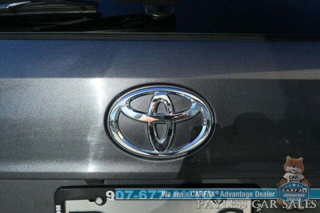 2024 Toyota Highlander XLE / AWD / Power & Heated Leather Seats / Sunroof / Adaptive Cruise / Lane Departure & Blind Spot / Rear Captain Chairs / 3rd Row / Seats 7 / Apple CarPlay & Android Auto / Back Up Camera / 1-Owner Anchorage AK