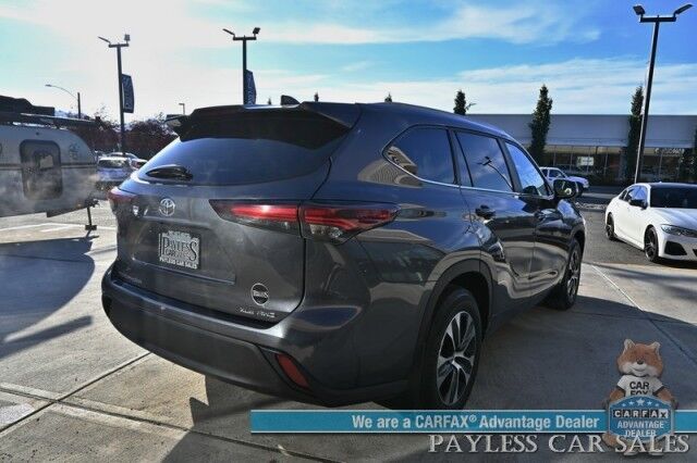 2024 Toyota Highlander XLE / AWD / Power & Heated Leather Seats / Sunroof / Adaptive Cruise / Lane Departure & Blind Spot / Rear Captain Chairs / 3rd Row / Seats 7 / Apple CarPlay & Android Auto / Back Up Camera / 1-Owner Anchorage AK