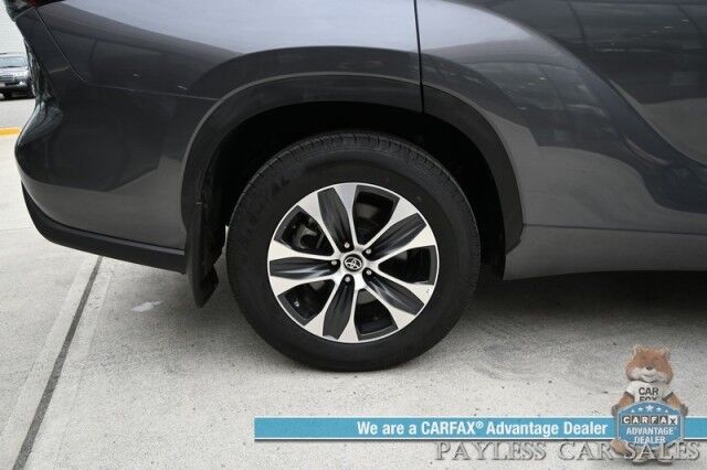2024 Toyota Highlander XLE / AWD / Power & Heated Leather Seats / Sunroof / Adaptive Cruise / Lane Watch & Blind Spot / Apple CarPlay & Android Auto / Captain Chairs / 3rd Row / Back Up Cam / Only 23K Miles / 1-Owner Anchorage AK