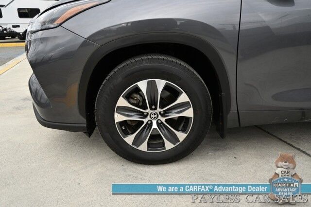2024 Toyota Highlander XLE / AWD / Power & Heated Leather Seats / Sunroof / Adaptive Cruise / Lane Watch & Blind Spot / Apple CarPlay & Android Auto / Captain Chairs / 3rd Row / Back Up Cam / Only 23K Miles / 1-Owner Anchorage AK