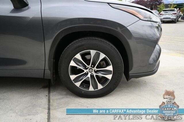 2024 Toyota Highlander XLE / AWD / Power & Heated Leather Seats / Sunroof / Adaptive Cruise / Lane Watch & Blind Spot / Apple CarPlay & Android Auto / Captain Chairs / 3rd Row / Back Up Cam / Only 23K Miles / 1-Owner Anchorage AK
