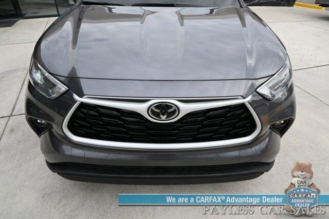 2024 Toyota Highlander XLE / AWD / Power & Heated Leather Seats / Sunroof / Adaptive Cruise / Lane Watch & Blind Spot / Apple CarPlay & Android Auto / Captain Chairs / 3rd Row / Back Up Cam / Only 23K Miles / 1-Owner Anchorage AK