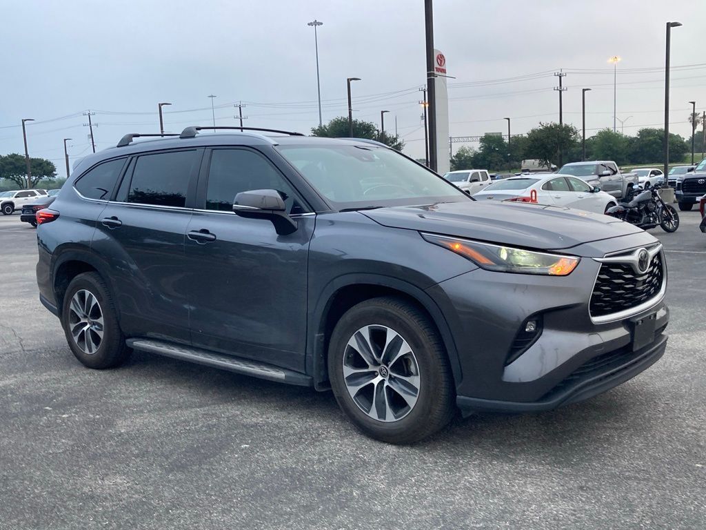 2024 Toyota Highlander XLE