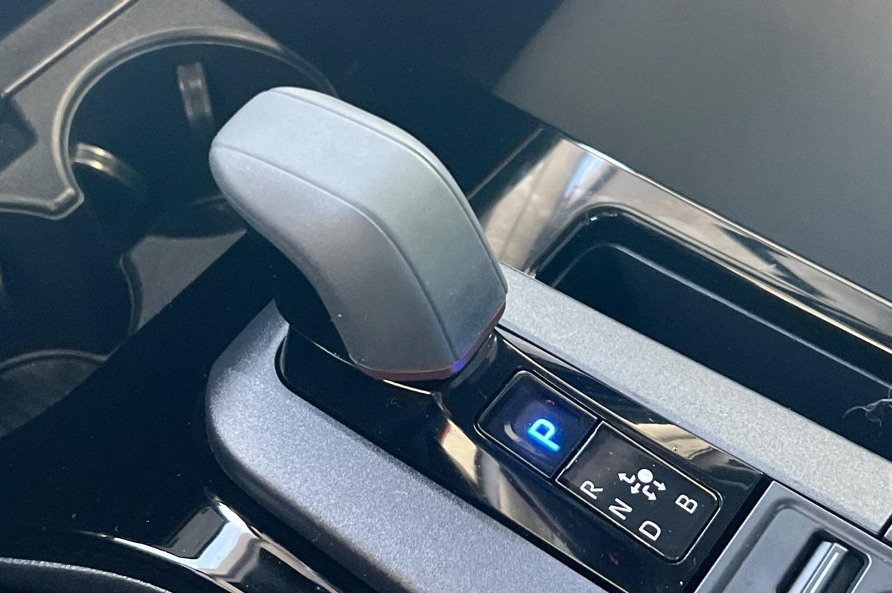 2024 Toyota Prius Prime SE Ontario OR