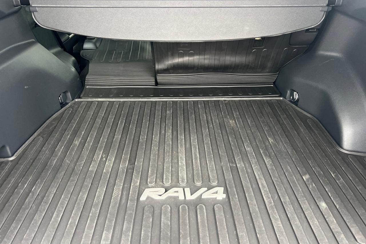 2024 Toyota RAV4 Hybrid XSE Ontario OR