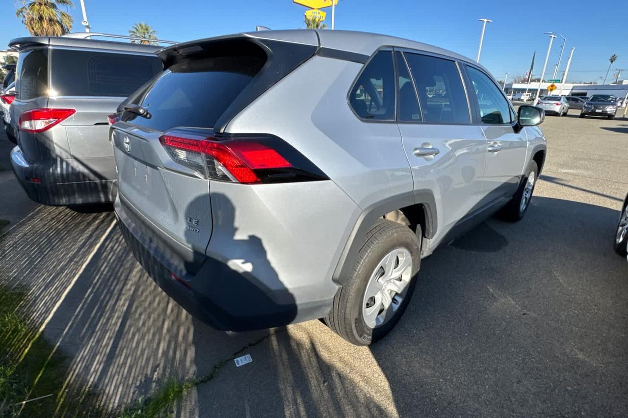 2024 Toyota RAV4 LE