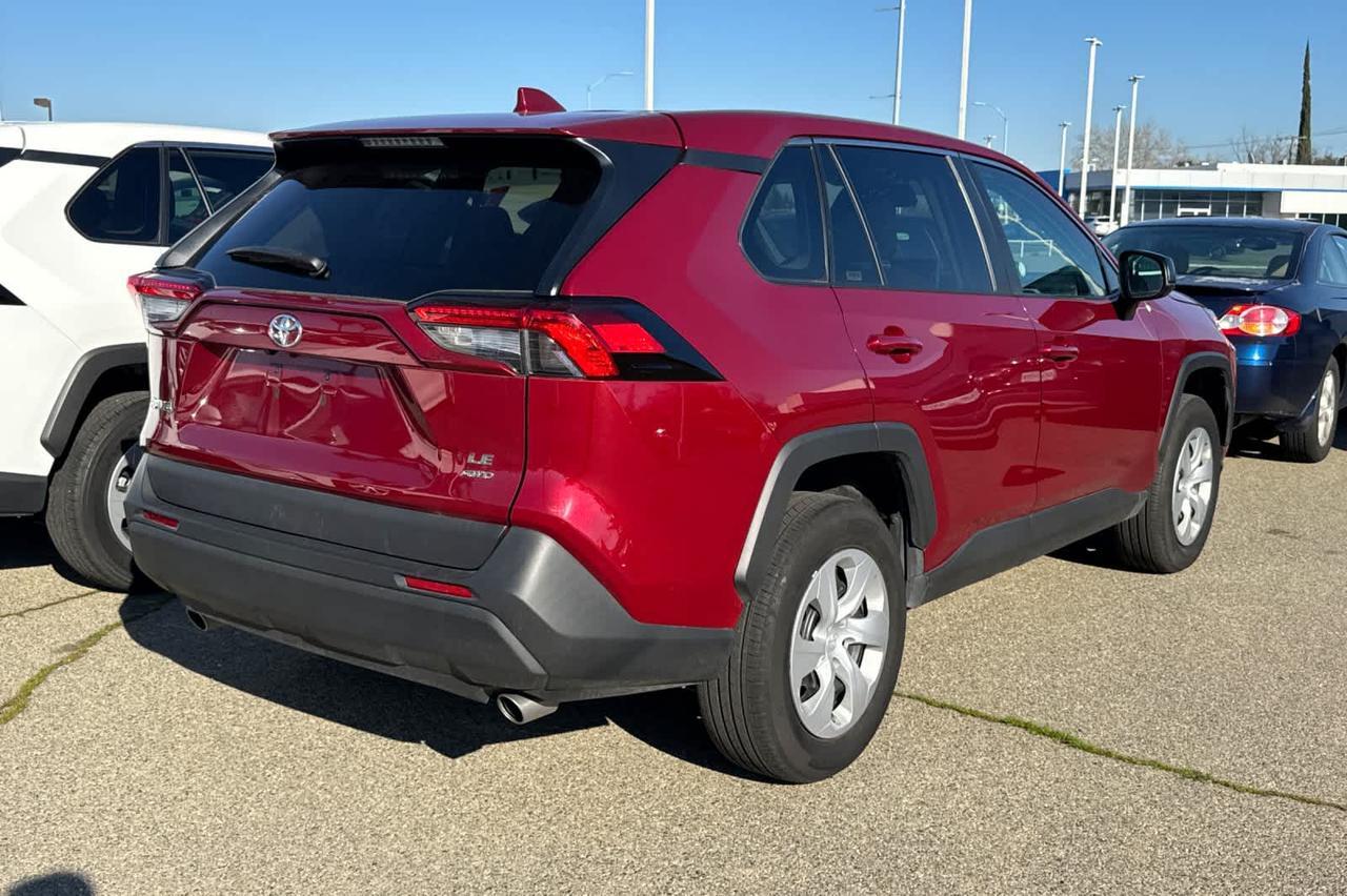 2024 Toyota RAV4 LE