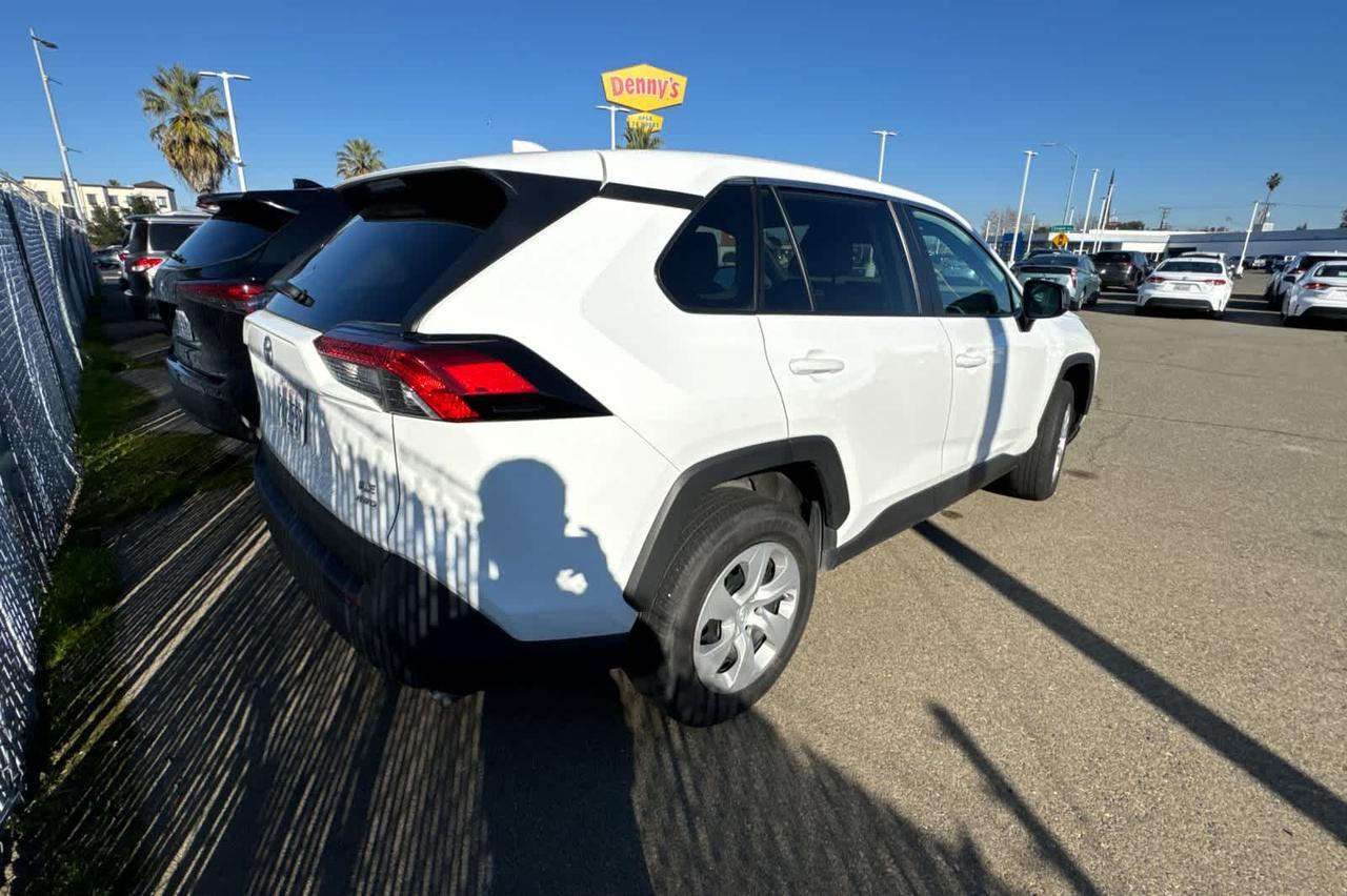 2024 Toyota RAV4 LE