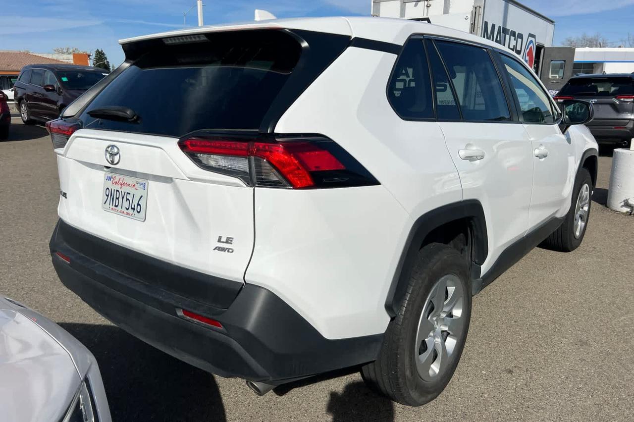 2024 Toyota RAV4 LE