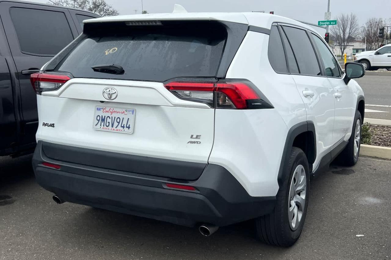 2024 Toyota RAV4 LE