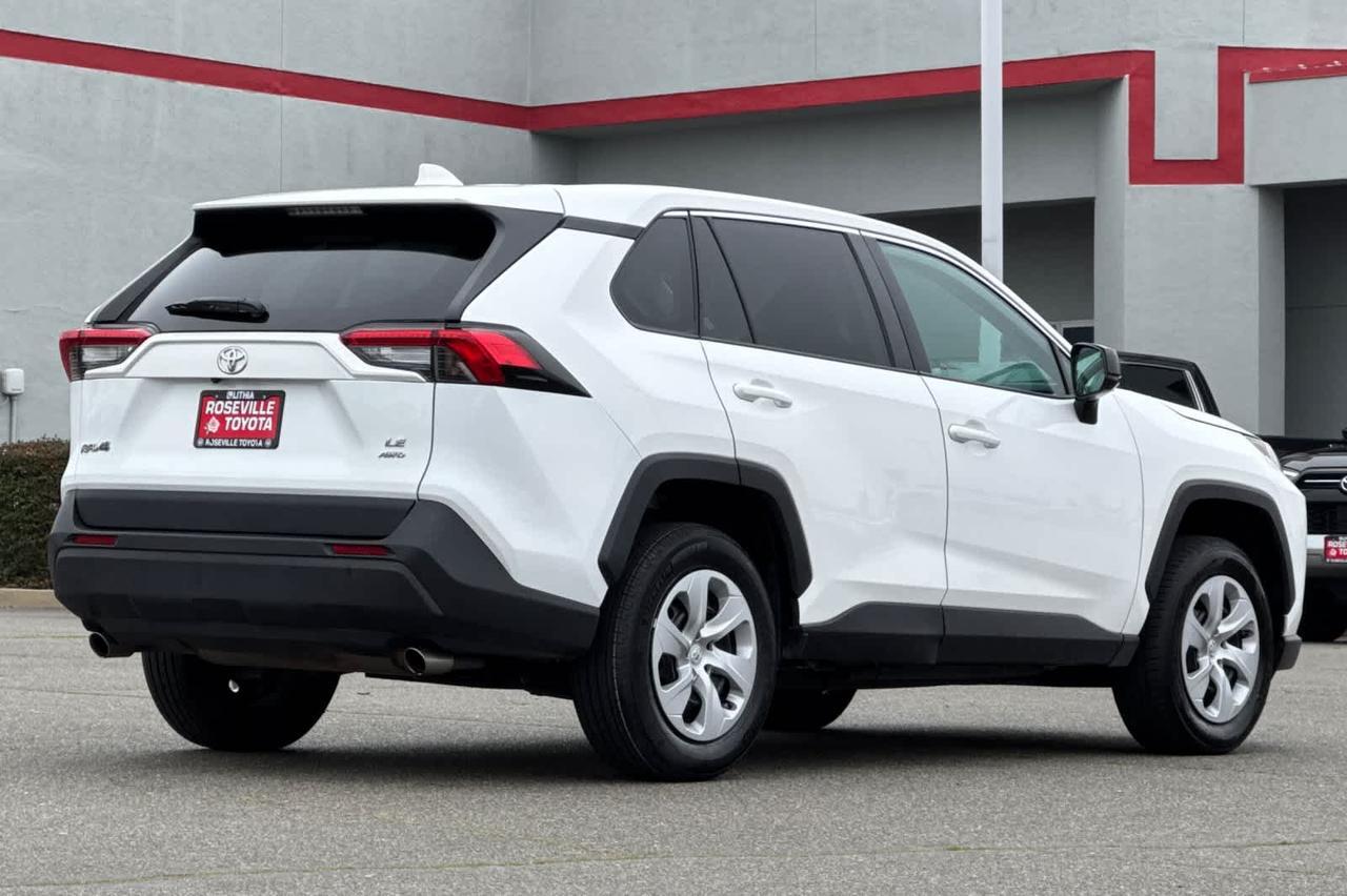 2024 Toyota RAV4 LE