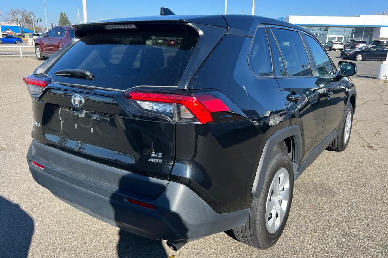 2024 Toyota RAV4 LE
