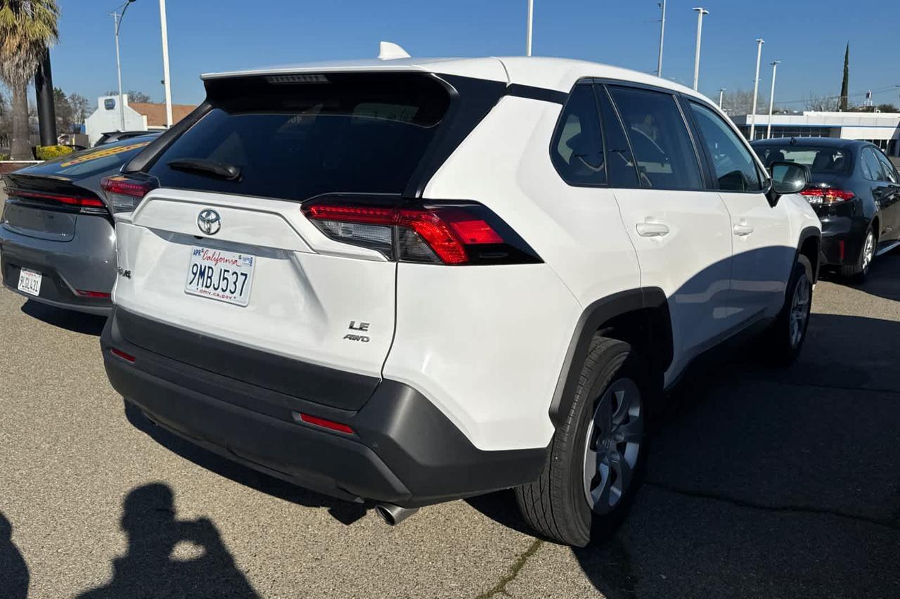2024 Toyota RAV4 LE