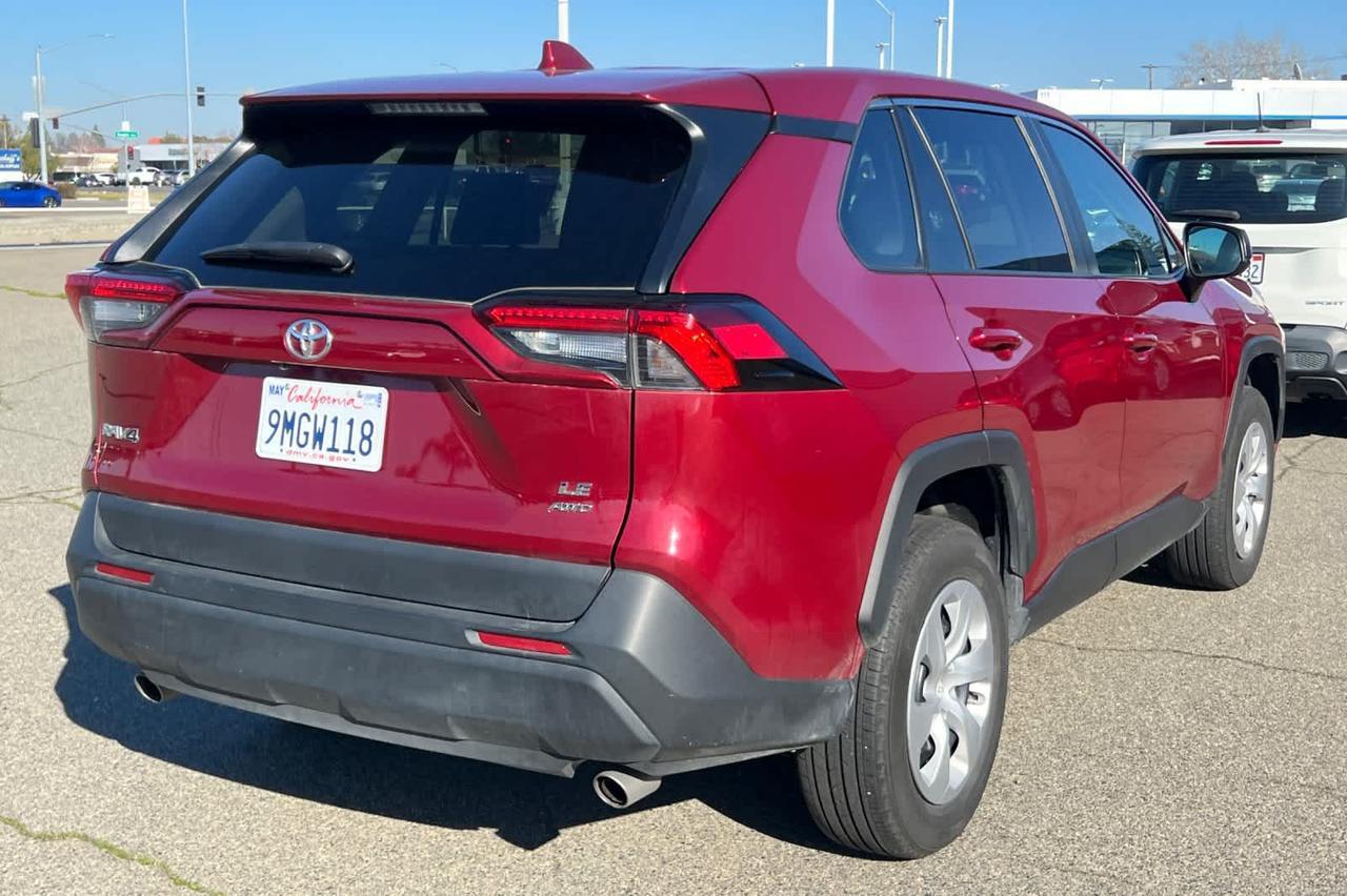 2024 Toyota RAV4 LE