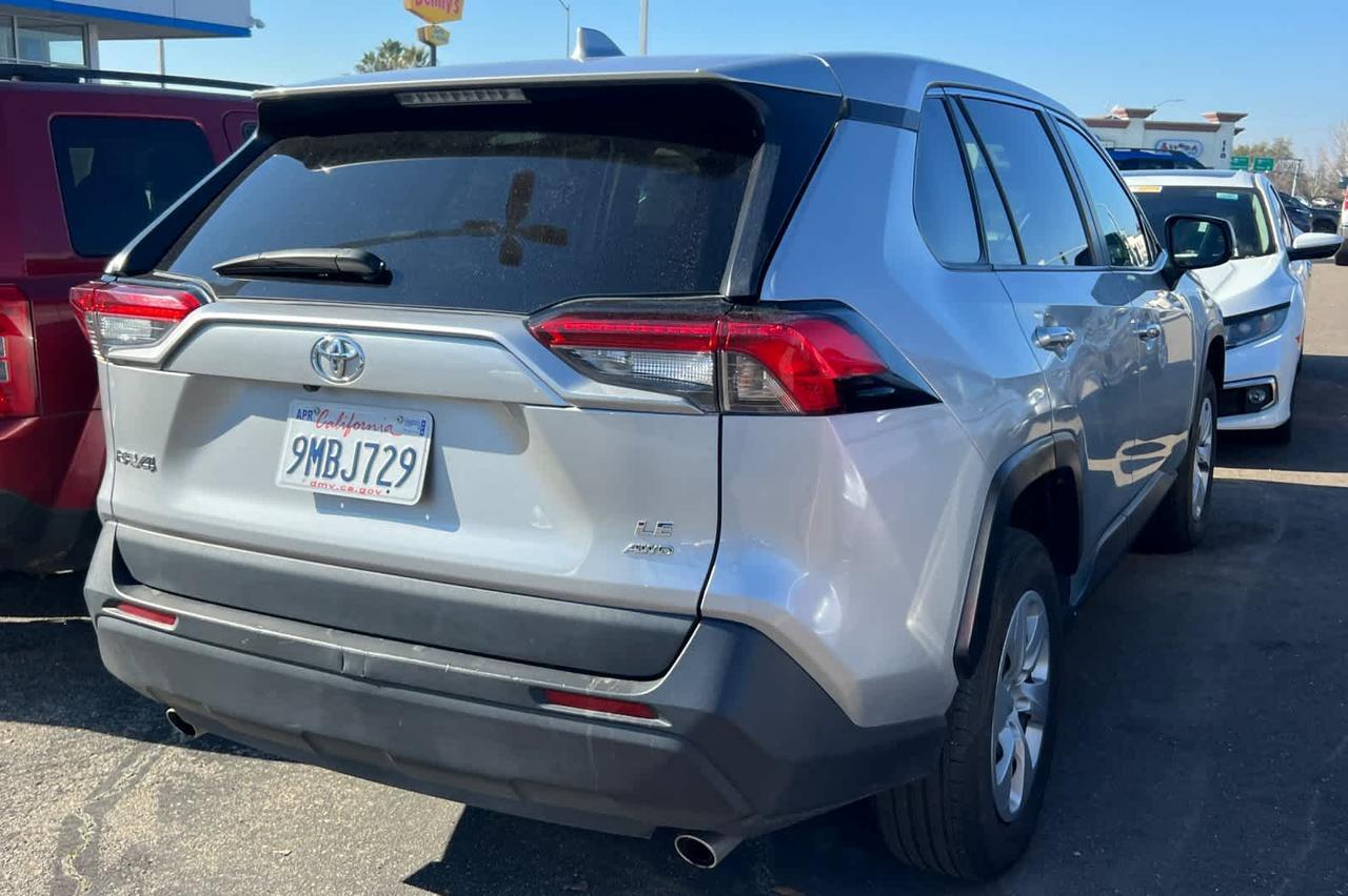 2024 Toyota RAV4 LE