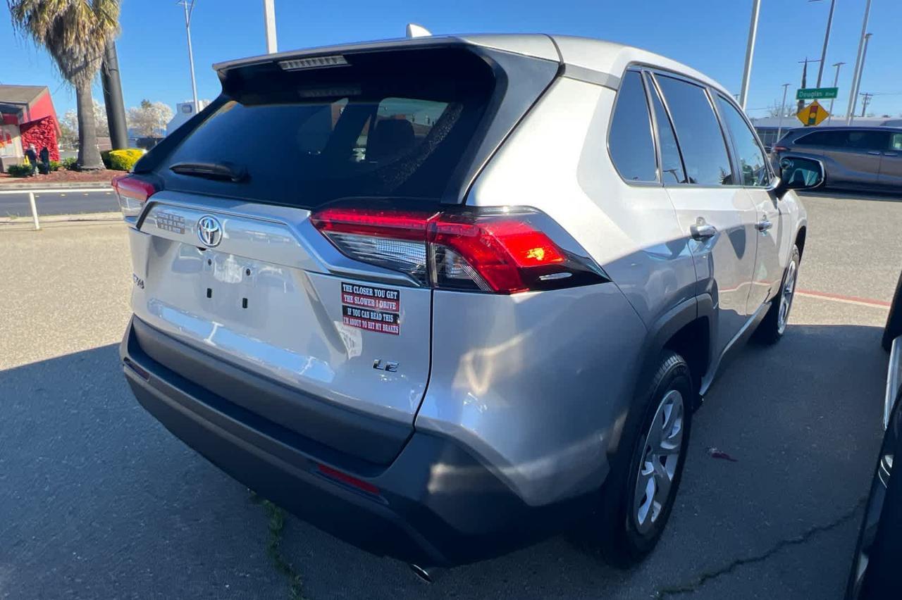 2024 Toyota RAV4 LE
