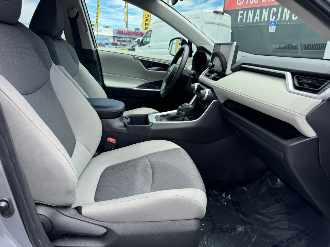 2024 Toyota RAV4 XLE Sport Utility 4D