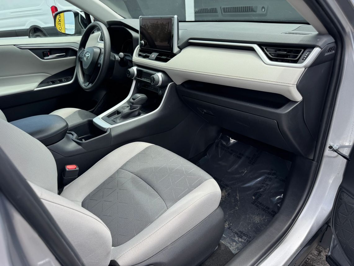 2024 Toyota RAV4 XLE Sport Utility 4D