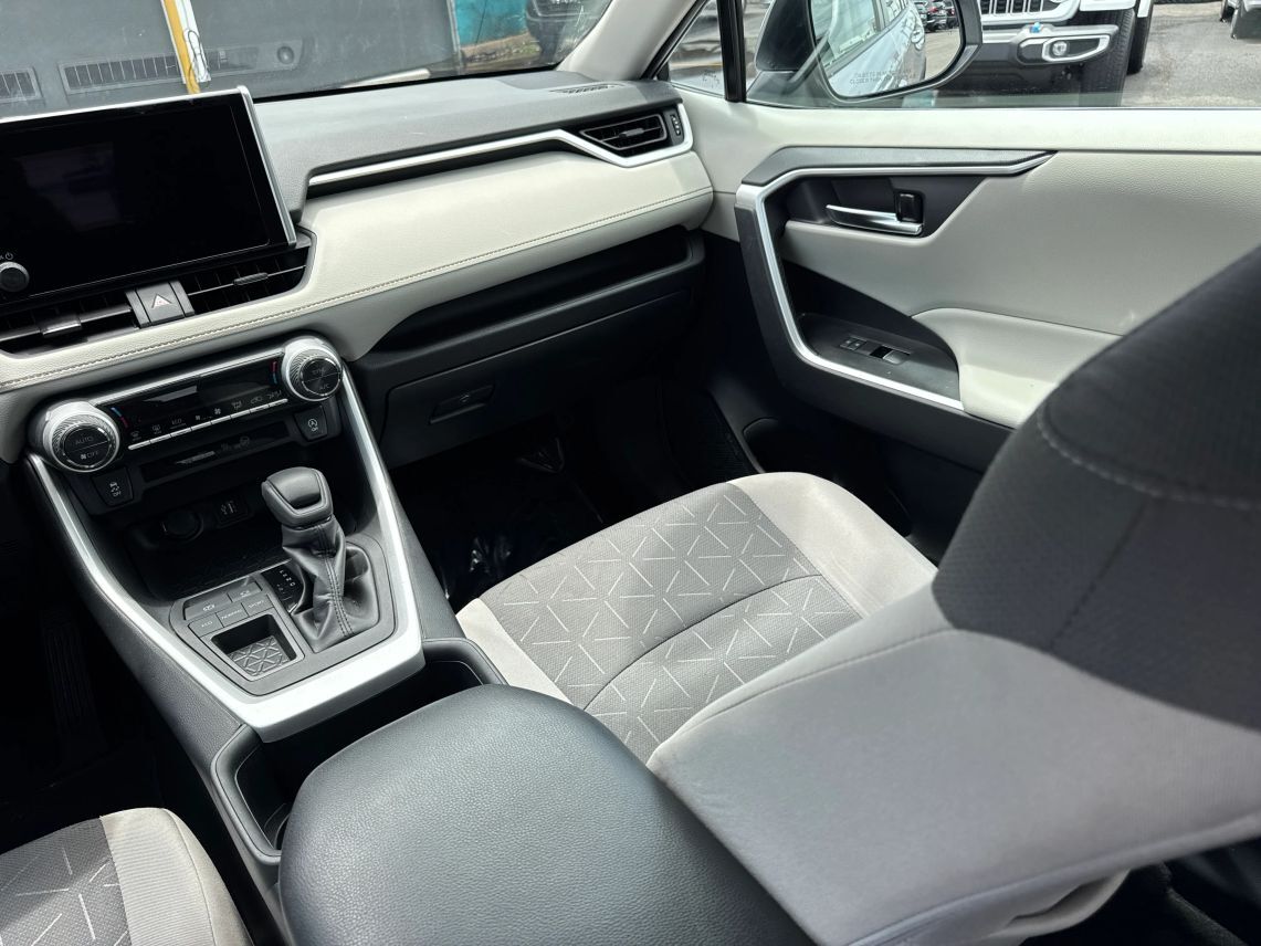 2024 Toyota RAV4 XLE Sport Utility 4D