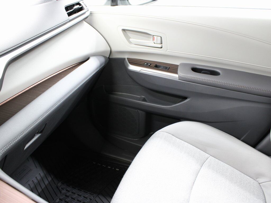 2024 Toyota Sienna LE FWD 8 Passenger Fond du Lac WI
