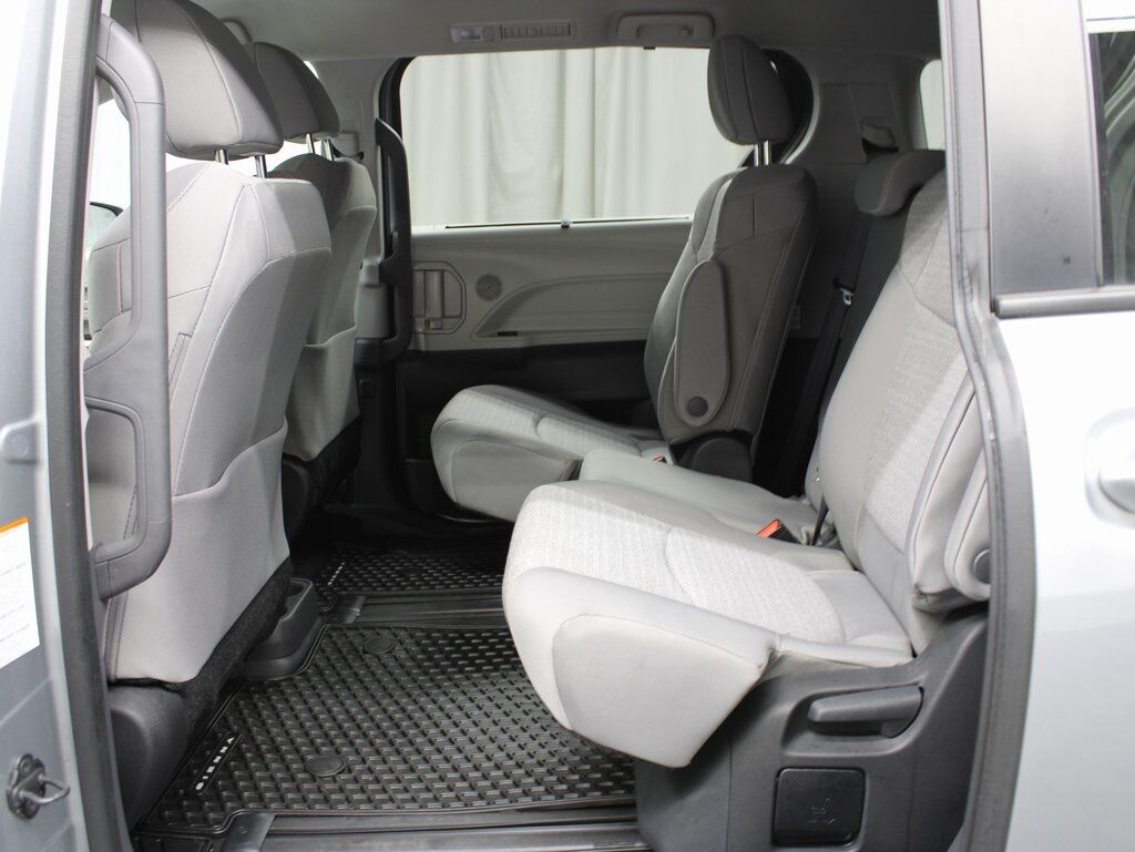 2024 Toyota Sienna LE FWD 8 Passenger Fond du Lac WI