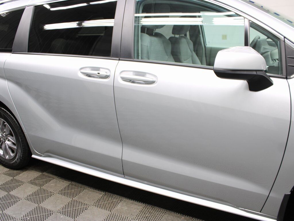 2024 Toyota Sienna LE FWD 8 Passenger Fond du Lac WI