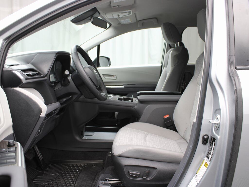 2024 Toyota Sienna LE FWD 8 Passenger Fond du Lac WI