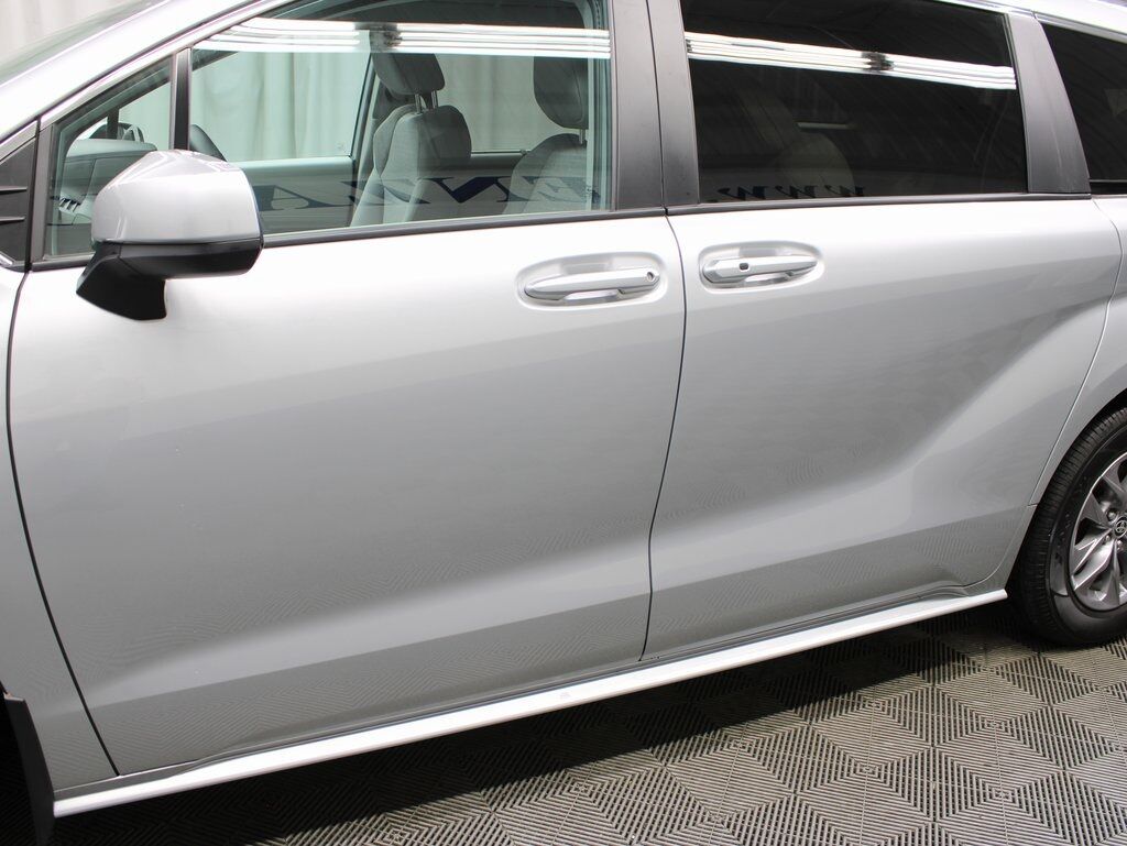 2024 Toyota Sienna LE FWD 8 Passenger Fond du Lac WI
