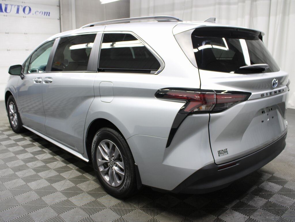 2024 Toyota Sienna LE FWD 8 Passenger Fond du Lac WI