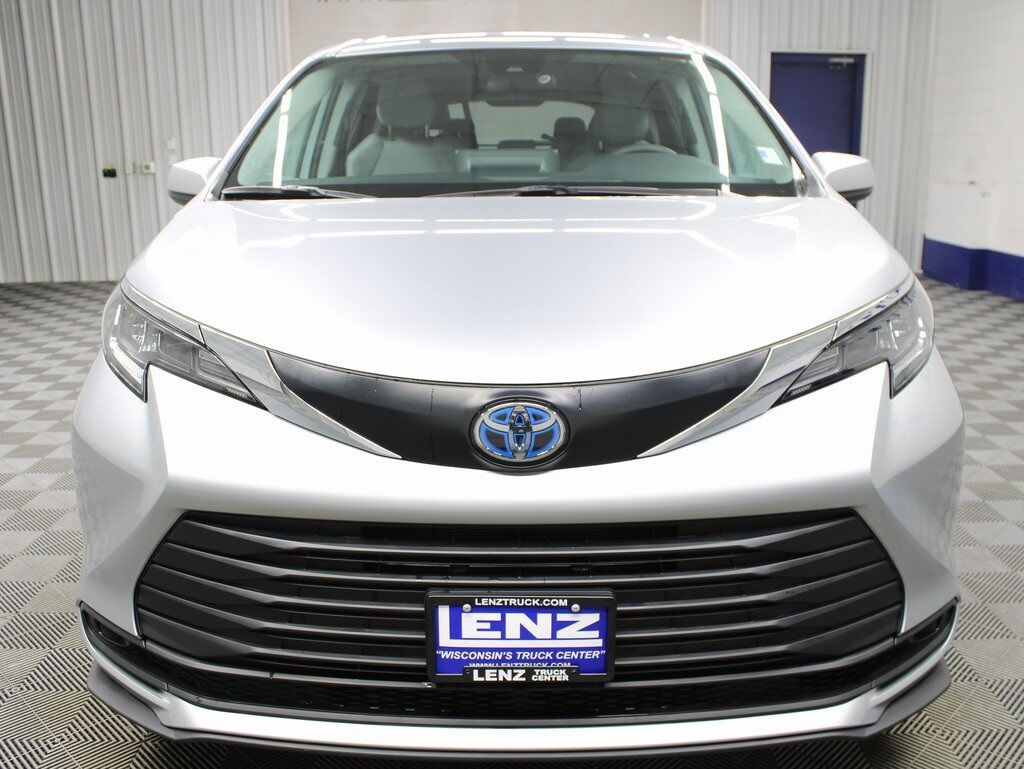 2024 Toyota Sienna LE FWD 8 Passenger Fond du Lac WI