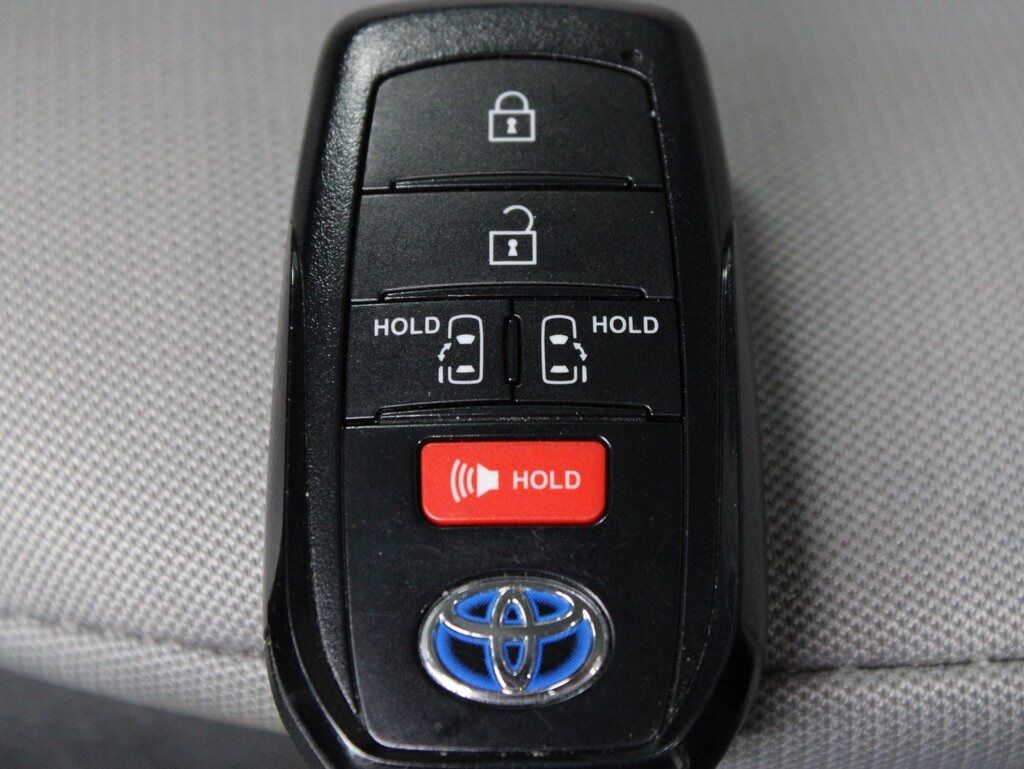 2024 Toyota Sienna LE FWD 8 Passenger Fond du Lac WI