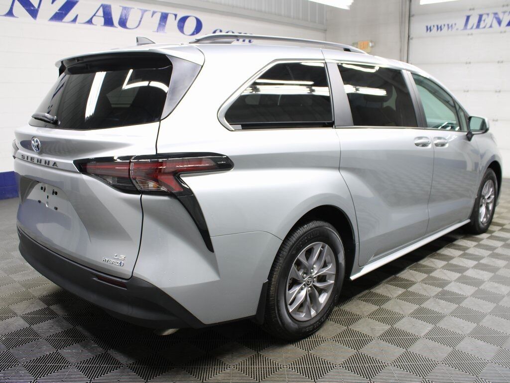 2024 Toyota Sienna LE FWD 8 Passenger Fond du Lac WI