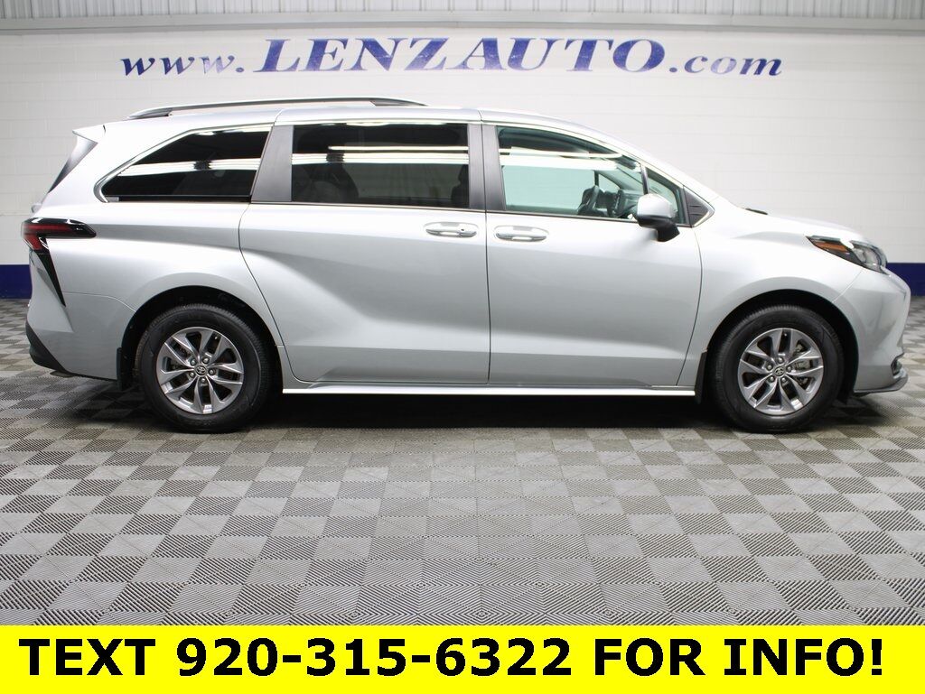 2024 Toyota Sienna LE FWD 8 Passenger Fond du Lac WI