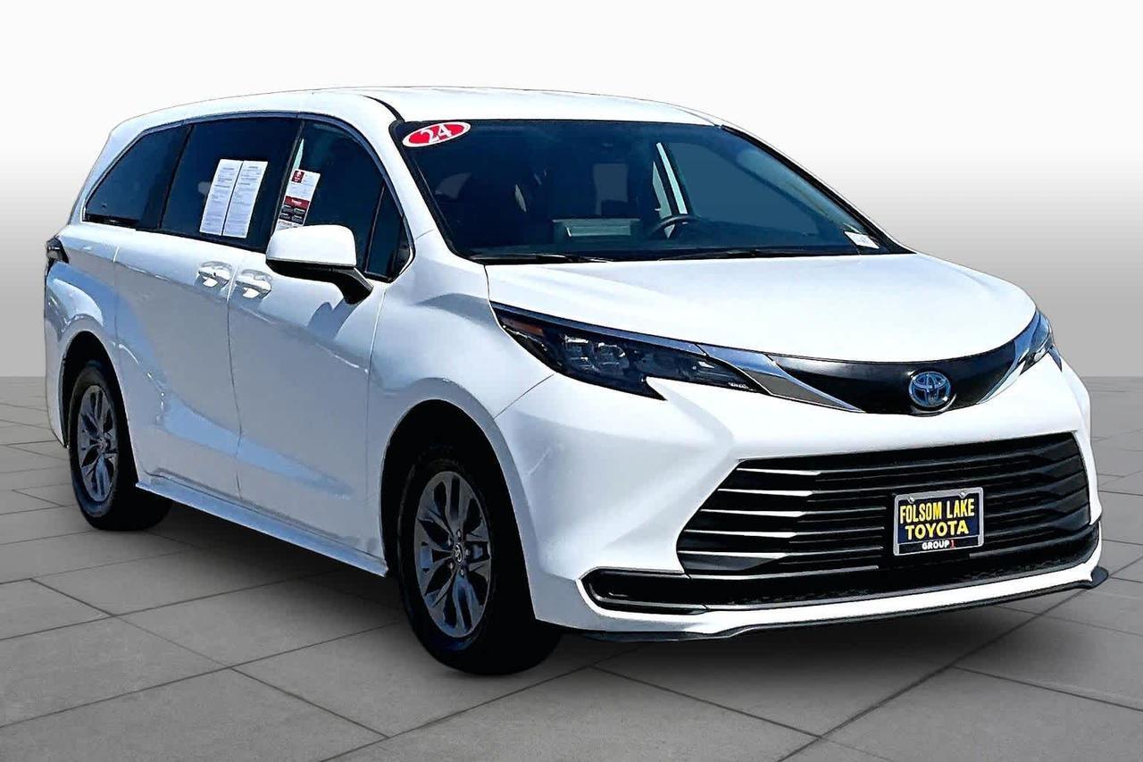 2024 Toyota Sienna LE