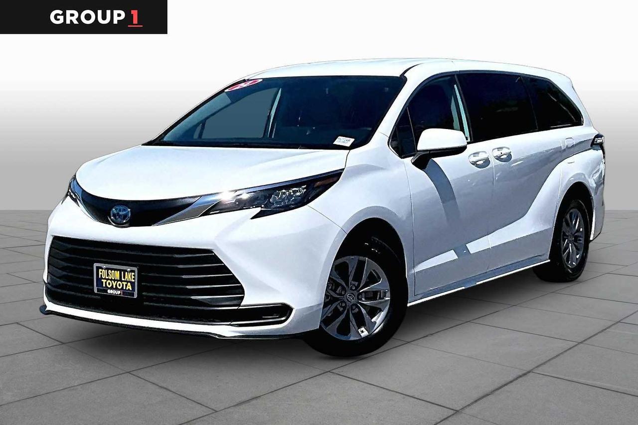 2024 Toyota Sienna LE