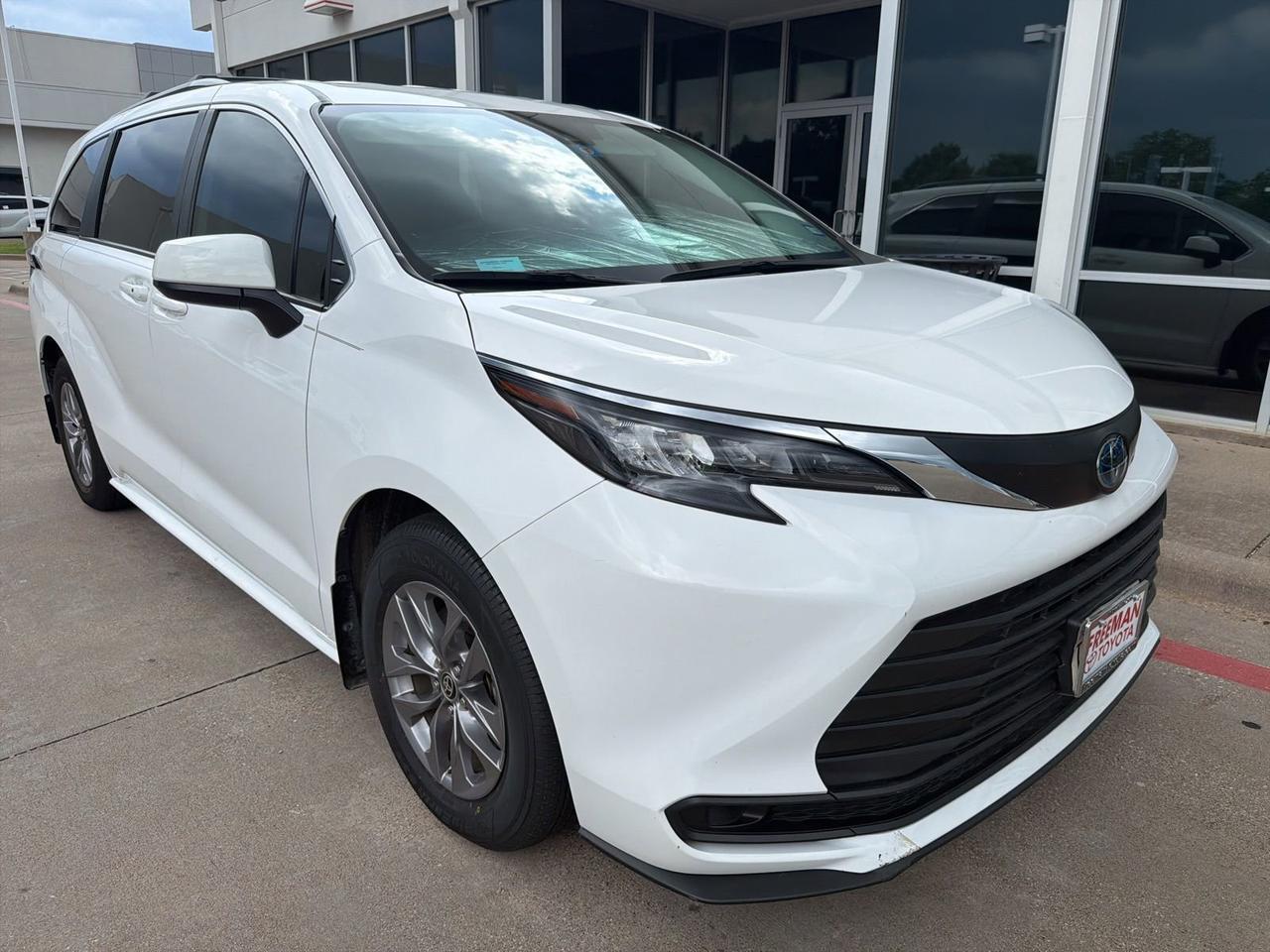 2024 Toyota Sienna LE Hurst TX