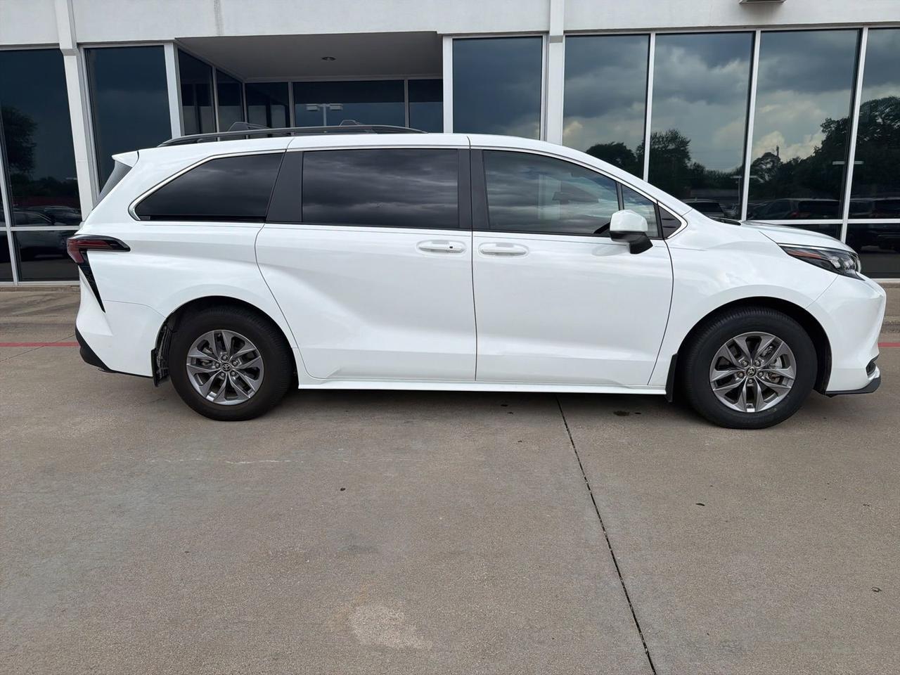 2024 Toyota Sienna LE Hurst TX
