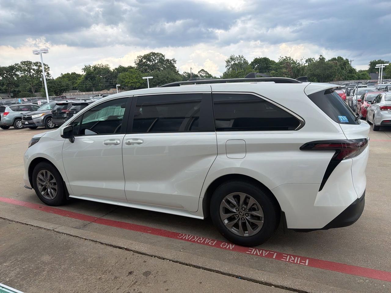 2024 Toyota Sienna LE Hurst TX