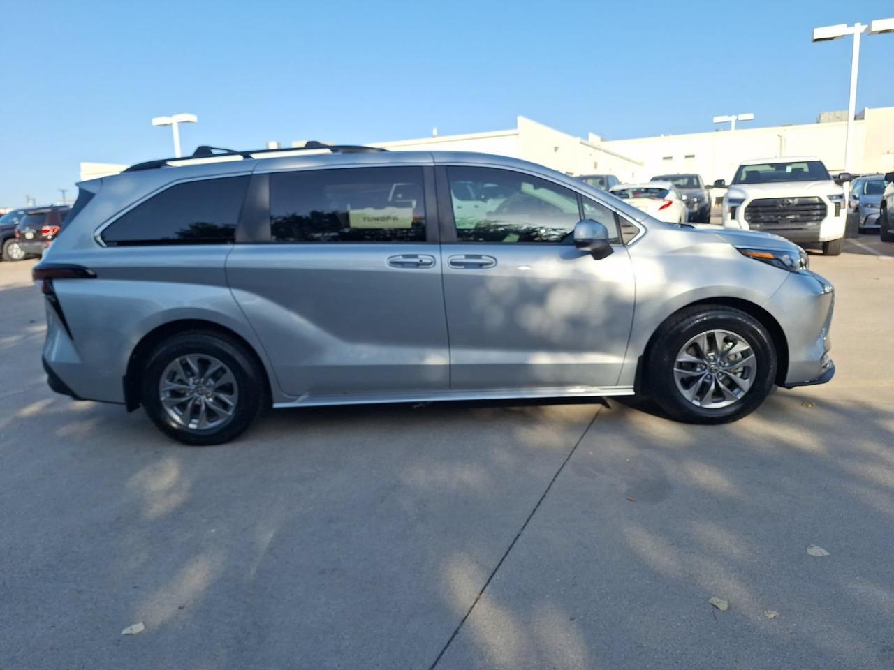 2024 Toyota Sienna LE Hurst TX