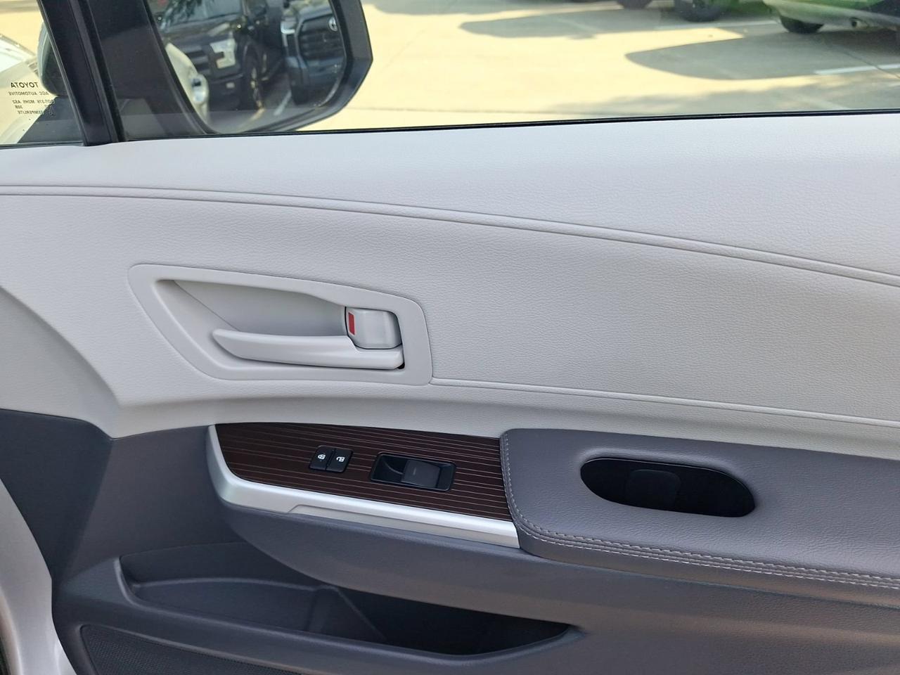 2024 Toyota Sienna LE Hurst TX