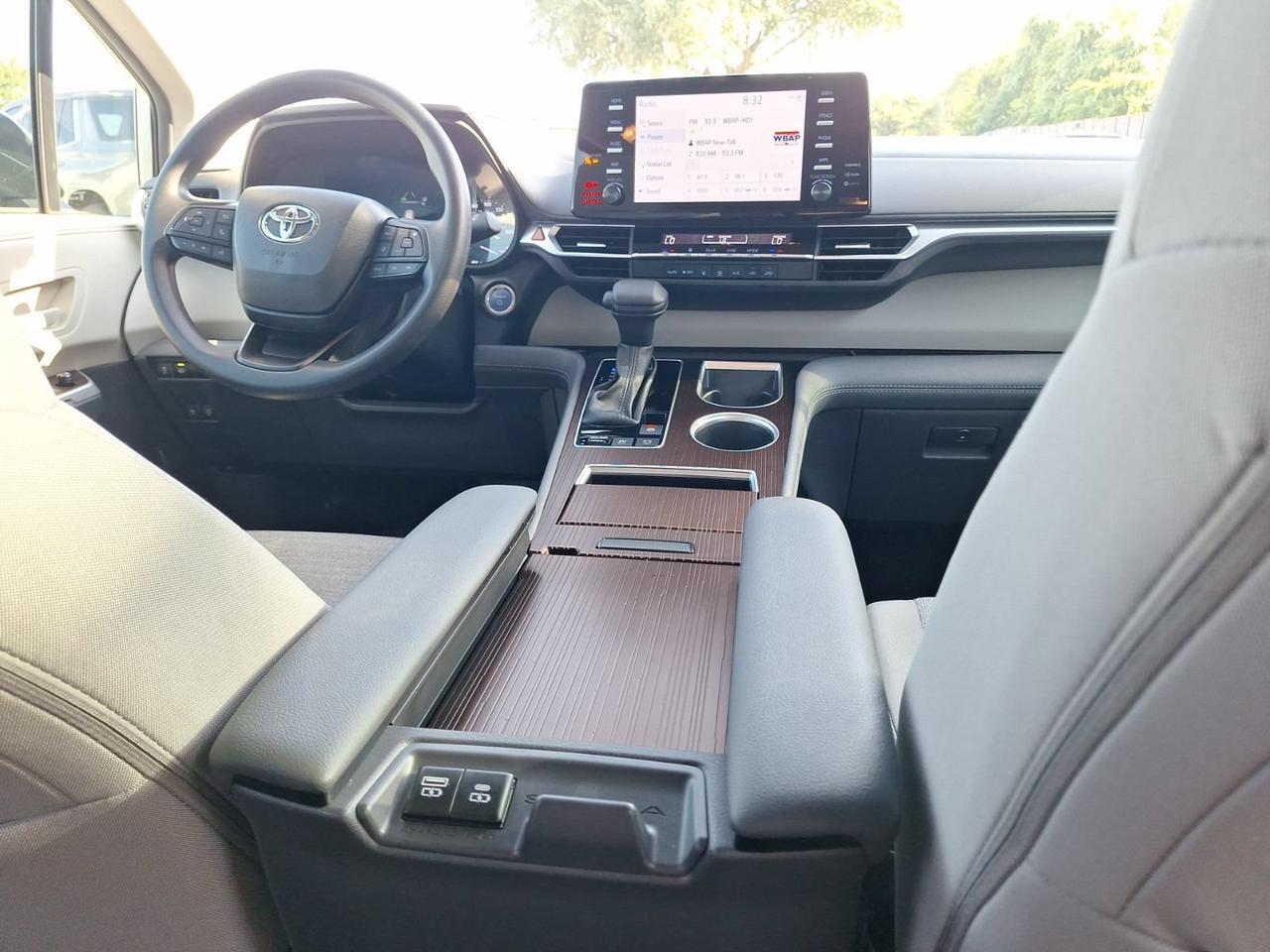 2024 Toyota Sienna LE Hurst TX