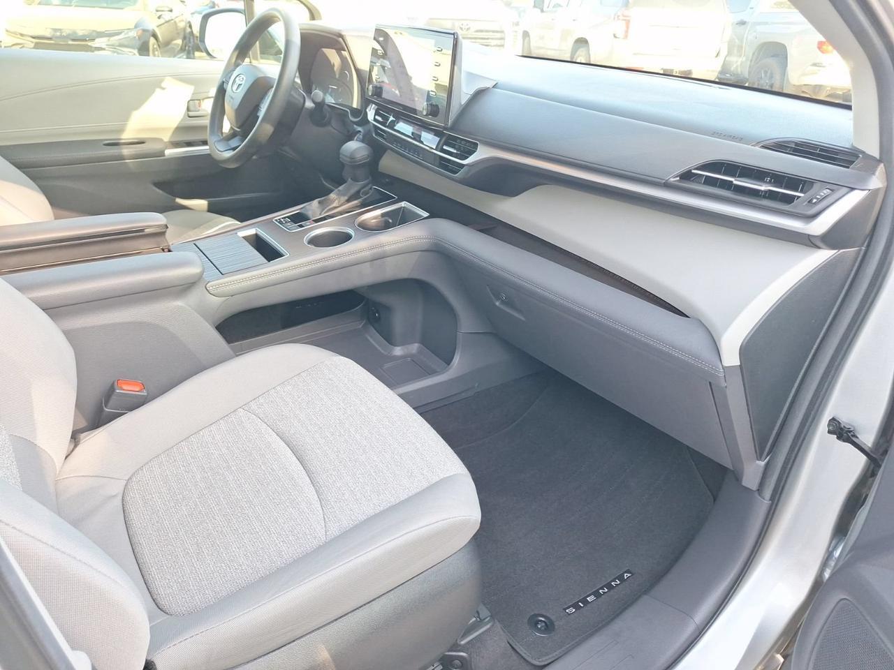 2024 Toyota Sienna LE Hurst TX