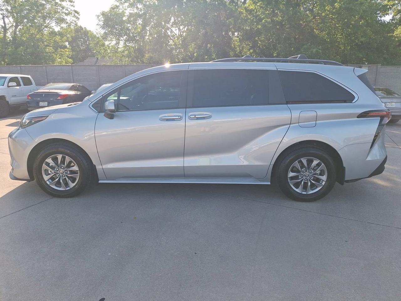2024 Toyota Sienna LE Hurst TX