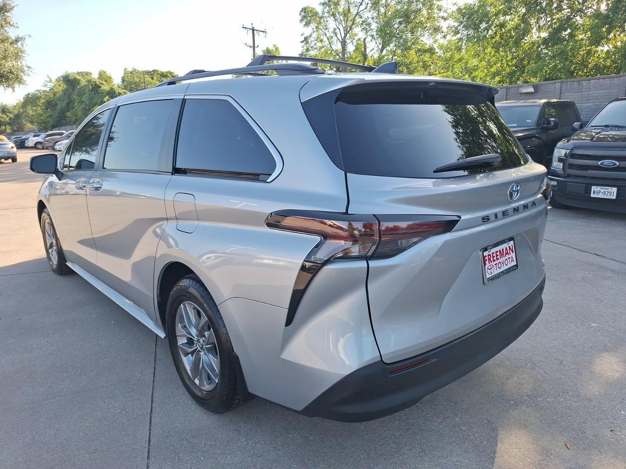 2024 Toyota Sienna LE Hurst TX
