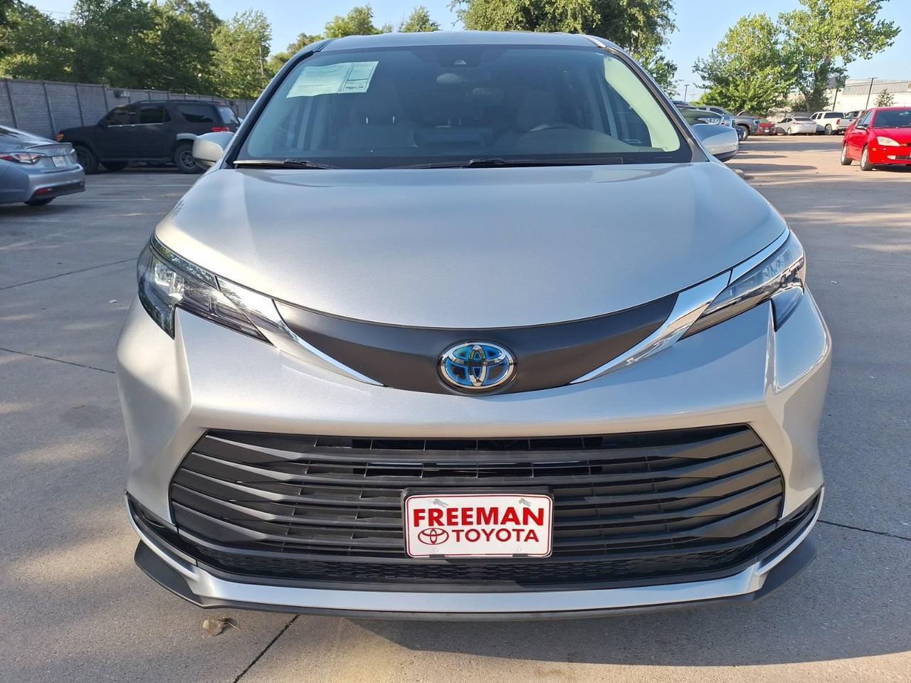2024 Toyota Sienna LE Hurst TX