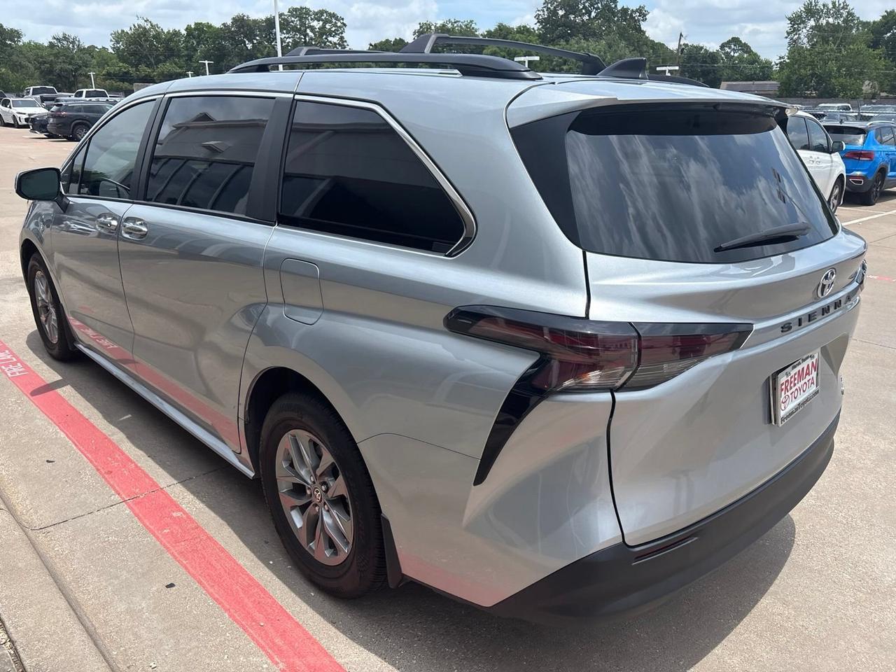 2024 Toyota Sienna LE Hurst TX