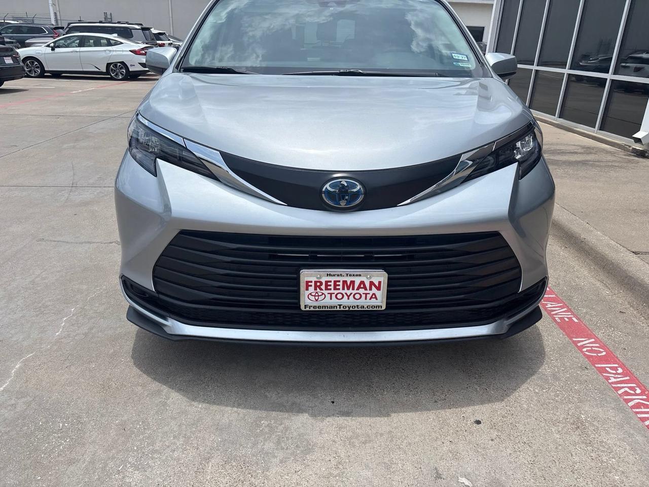 2024 Toyota Sienna LE Hurst TX